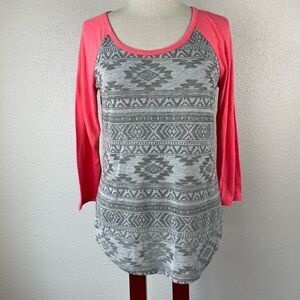 Maurices Three Quarter Sleeve T-Shirt Size M EUC